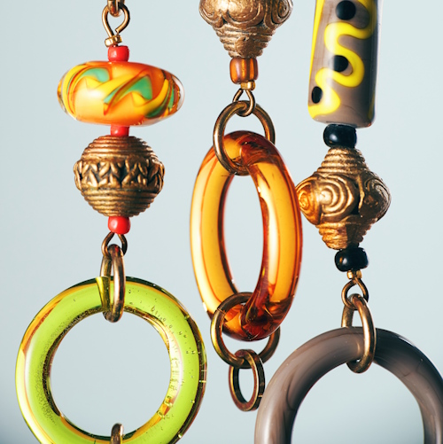 L'Amilune, un collier pour lunettes conçu comme un bijou à part entière.